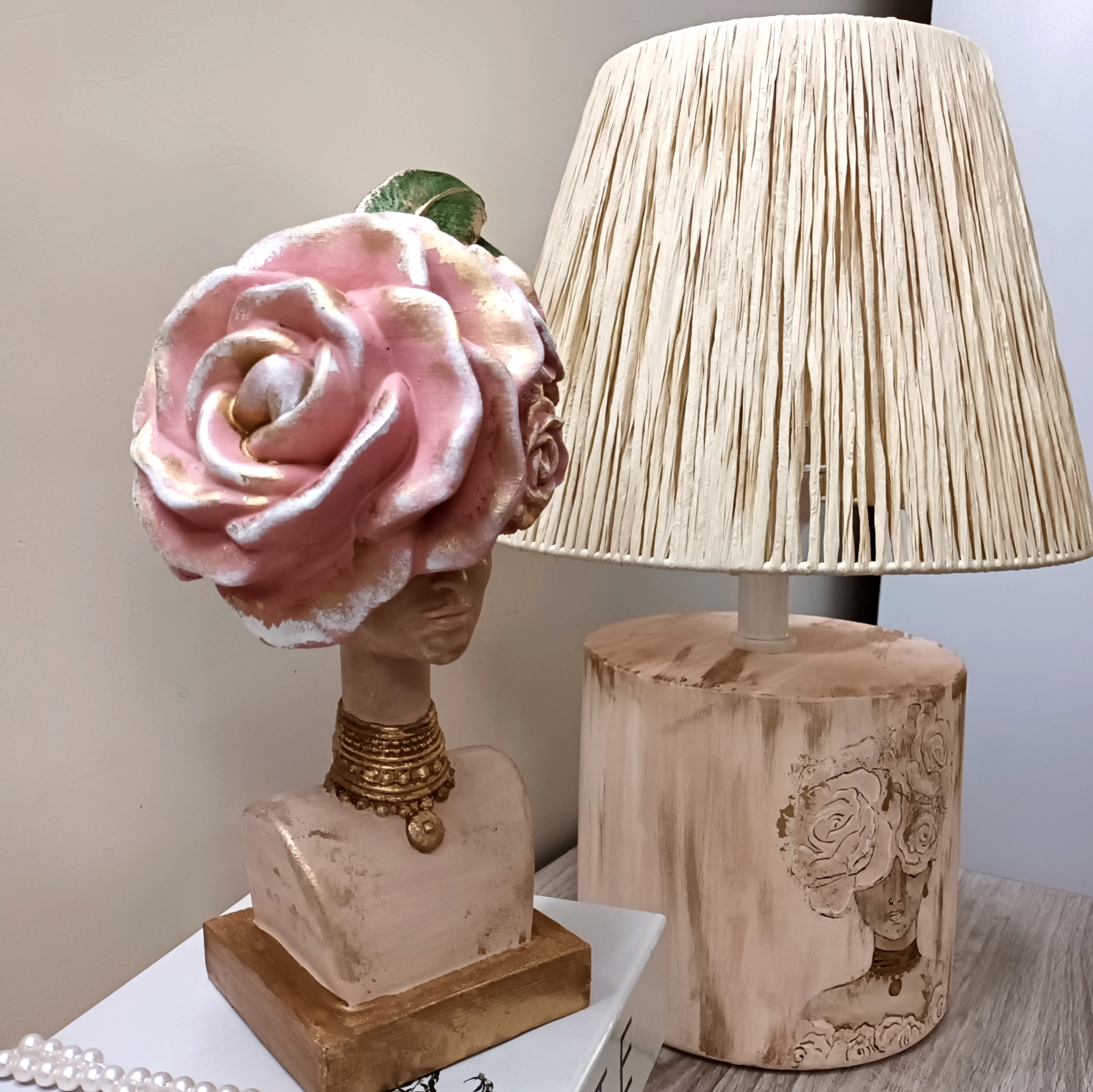 آباژور سفالی نقاشی دست مدل رویای صورتی با شید رافیا کرم