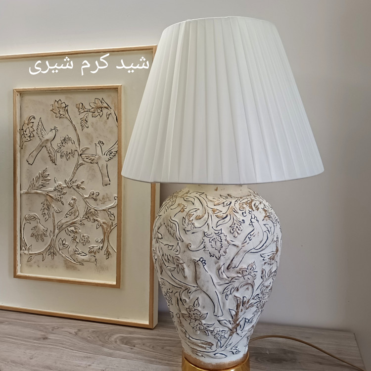 آباژور گل و مرغ با خطوط اسلیمی و شید پارچه پلیسه